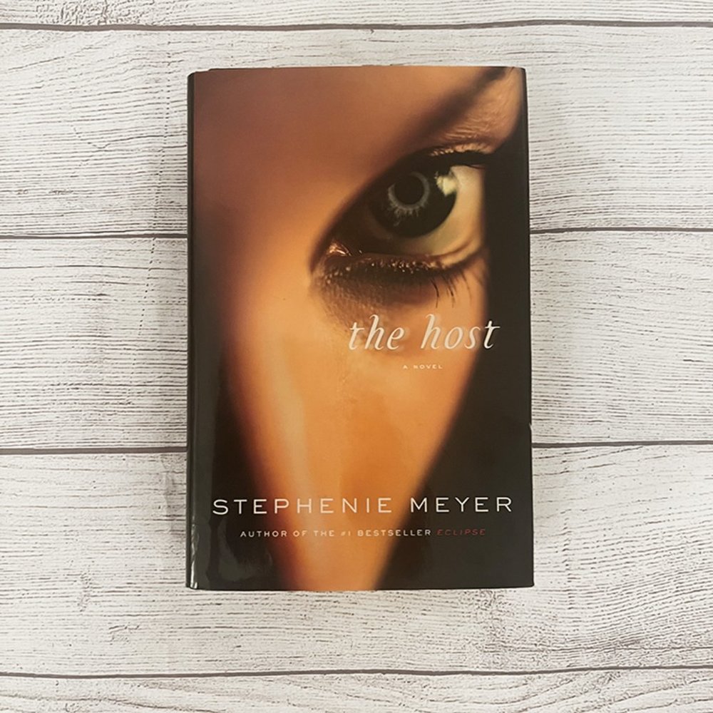 The Host Hardcover by Stephenie Meyer First Edition May 6, 2008  w/ Dustcover
